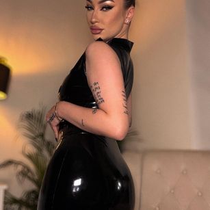 Model - The Enchantress dominatrix