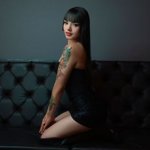 Model - MiaMonreh dildo