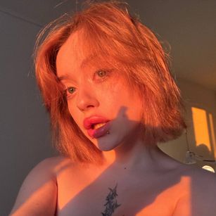 Model - Cassie Blondie joi