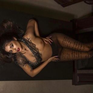 Model - DayanaNoir milf