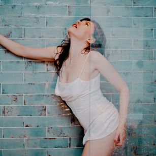 Model - Monique humiliation