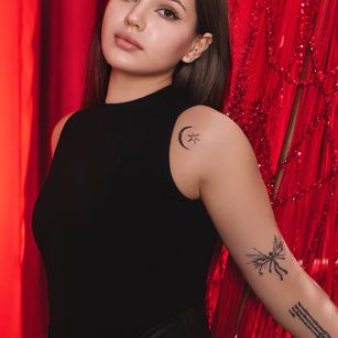 Model - SophiaBetts Striptease