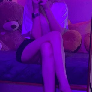 Model - Lina Lirian joi