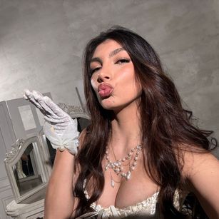 Model - Alice rows legs