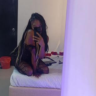 Model - NalaRoux sexy