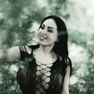 Model - ValentinaVelvet dp