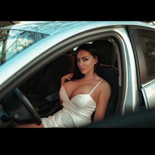 Model - ValentinaVelvet dance