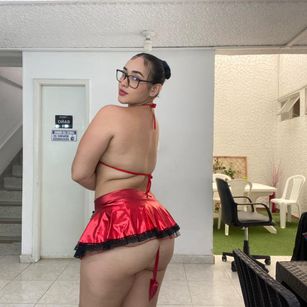 Model - Katy Elliot striptease