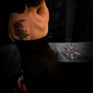 Model - Katriana Shade glasses