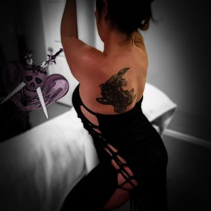 Model - Katriana Shade brunette