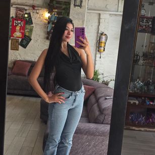 Model - LissaWild latina