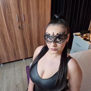 Model - RavenKathe taboo