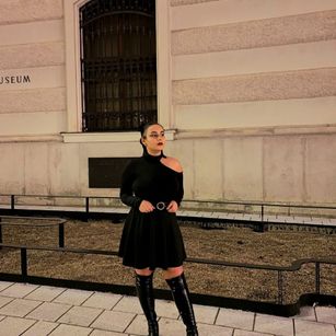 Model - RavenKathe young