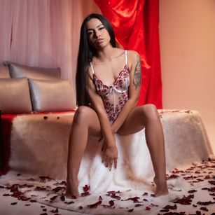 Model - LeslieBush dirty