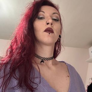 Model - MoonyRouge goddess