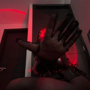 Model - FETISHREDDIVA cei