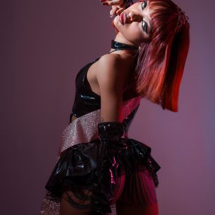 Model - Carmilla anal