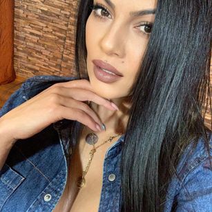 Model - KiraDesiree boobs