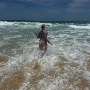 Model - Leya lingerie