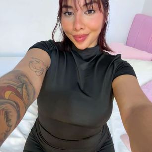 Model - Lucy Martelli fingering