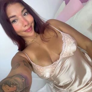 Model - Lucy Martelli bigboobs