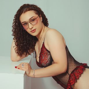 Model - RubyDevineh dildo