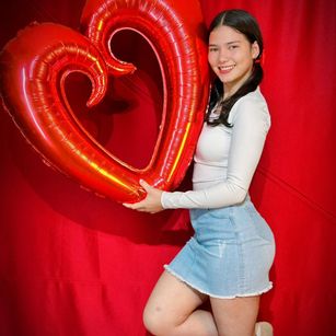 Model - Lizzie pussy