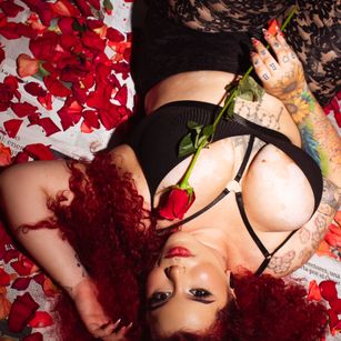 Model - Alanna Hank deepthroat