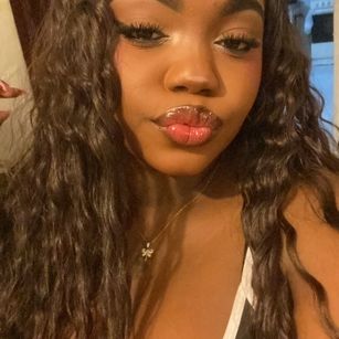 Model - SarahBleer feet