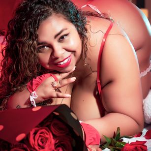 Model - Lynn Jones mature