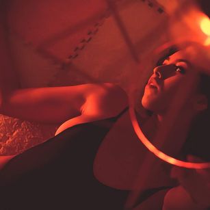 Model - SharonDeluxe pussy