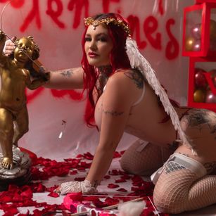 Model - AmaranthaVelmet sexy