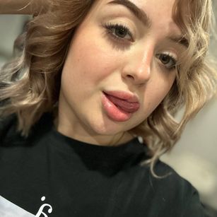 Model - KellyMoors bigboobs