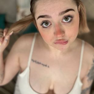 Model - KellyMoors blowjob