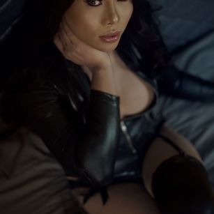 Model - TopVersatileMistress TRANS