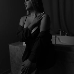 Model - Emma bigboobs