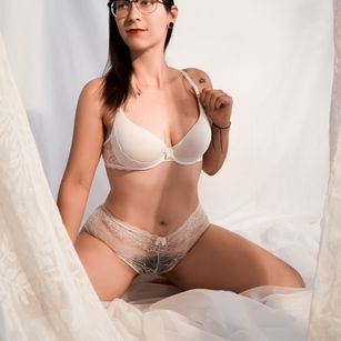 Model - Andromeda Jade dance