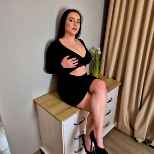 Model - RavenKathe dirty