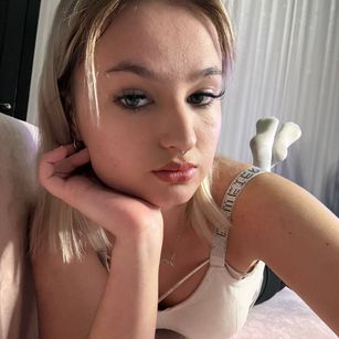 Model - Grace bigboobs