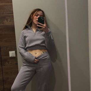 Model - SunFlowerHoney saliva