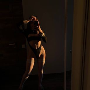 Model - SunFlowerHoney submissive