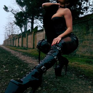 Model - ChloeLee feet