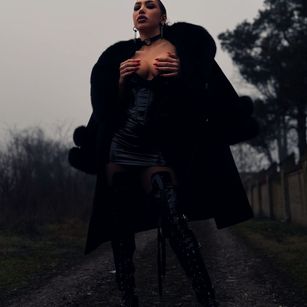 Model - ChloeLee boobs