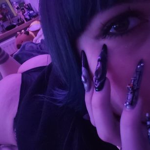 Model - LovelyKriss shaved