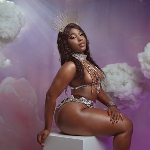 Model - IrisJones squirt