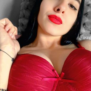 Model - Mira Bloom ass