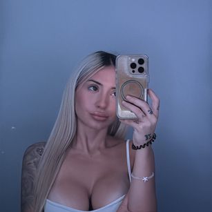 Model - Sofia Valentina boobs