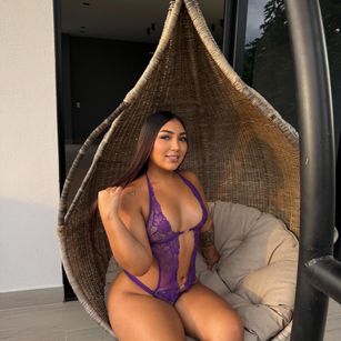 Model - SalomeHot latin