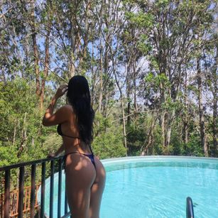 Model - Valentina feet