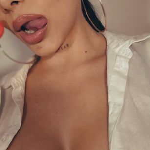 Model - Valentina Leon fetish